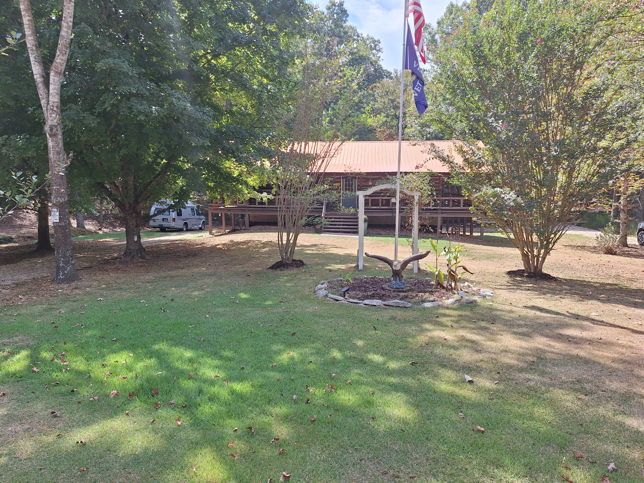 450 Pinson Ln Property Photo 3