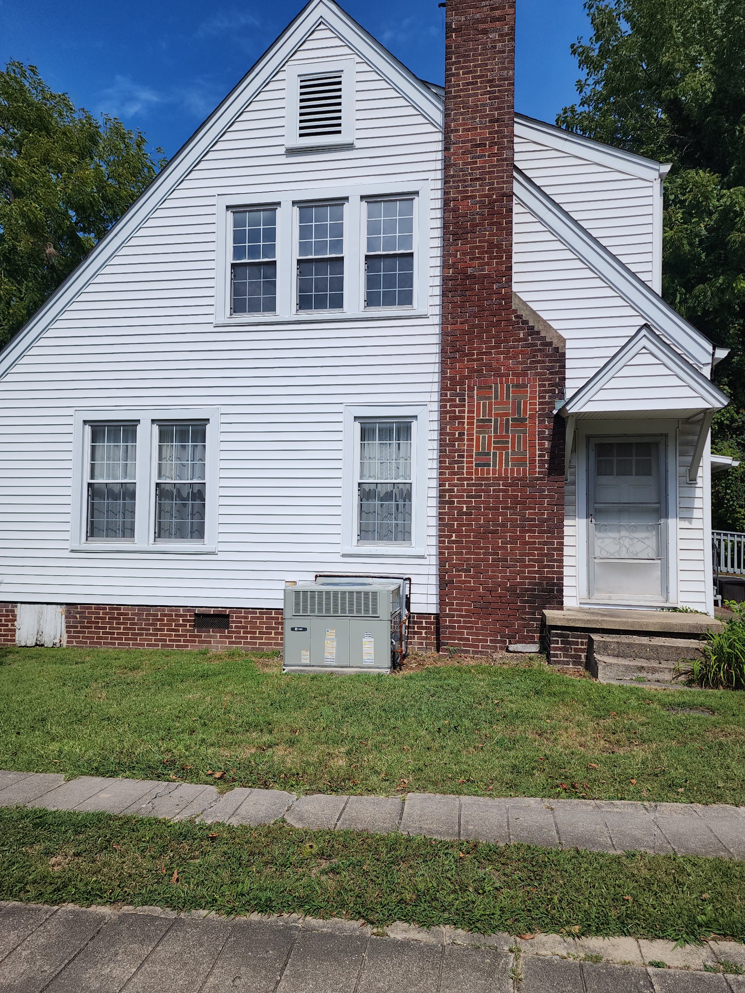 405 S Jackson St Property Photo 3