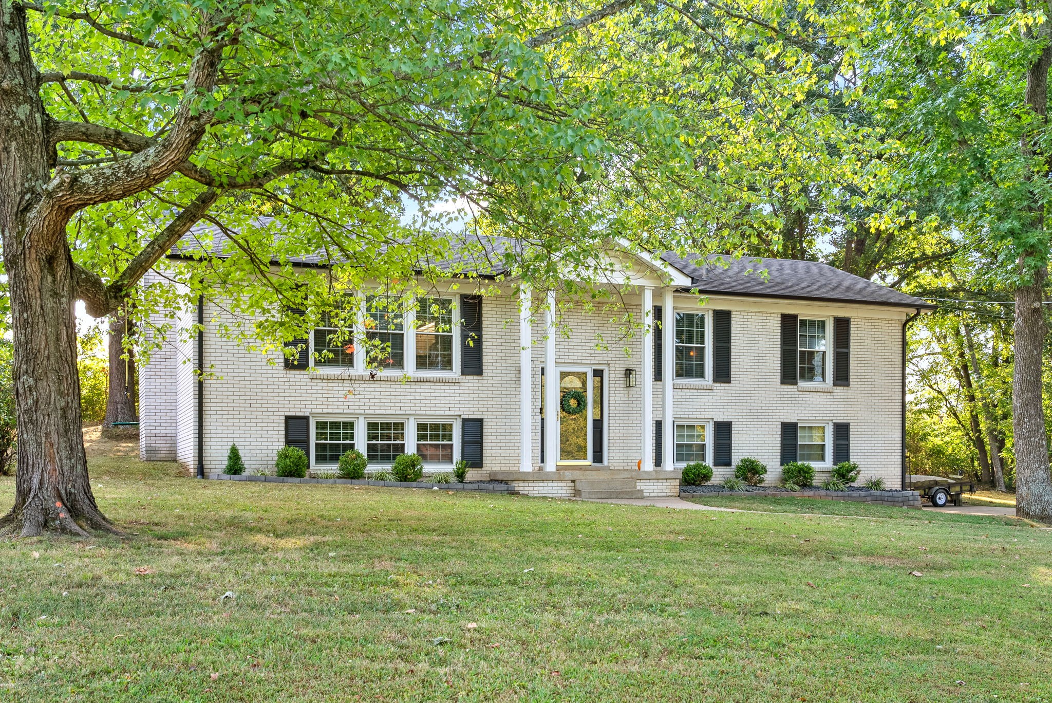 155 E Regent Dr Property Photo 4