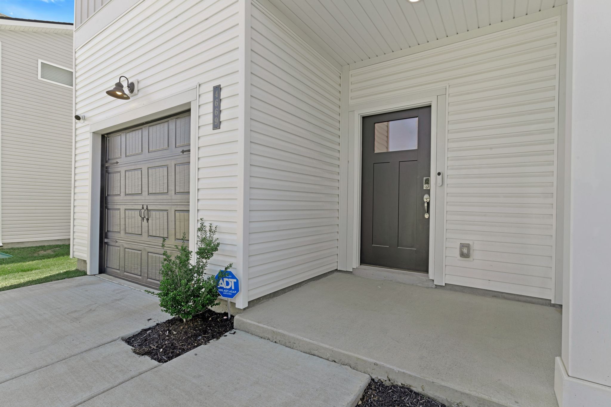 4669 Ridge Bend Dr Property Photo 4