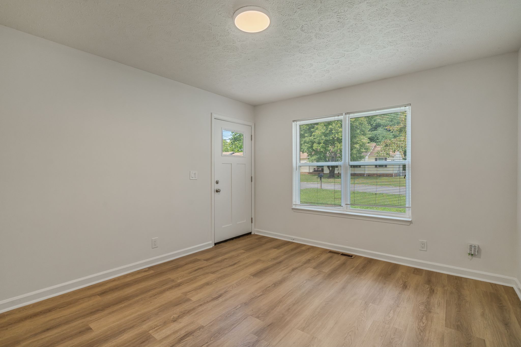 680 Dutchmans Dr Property Photo 6