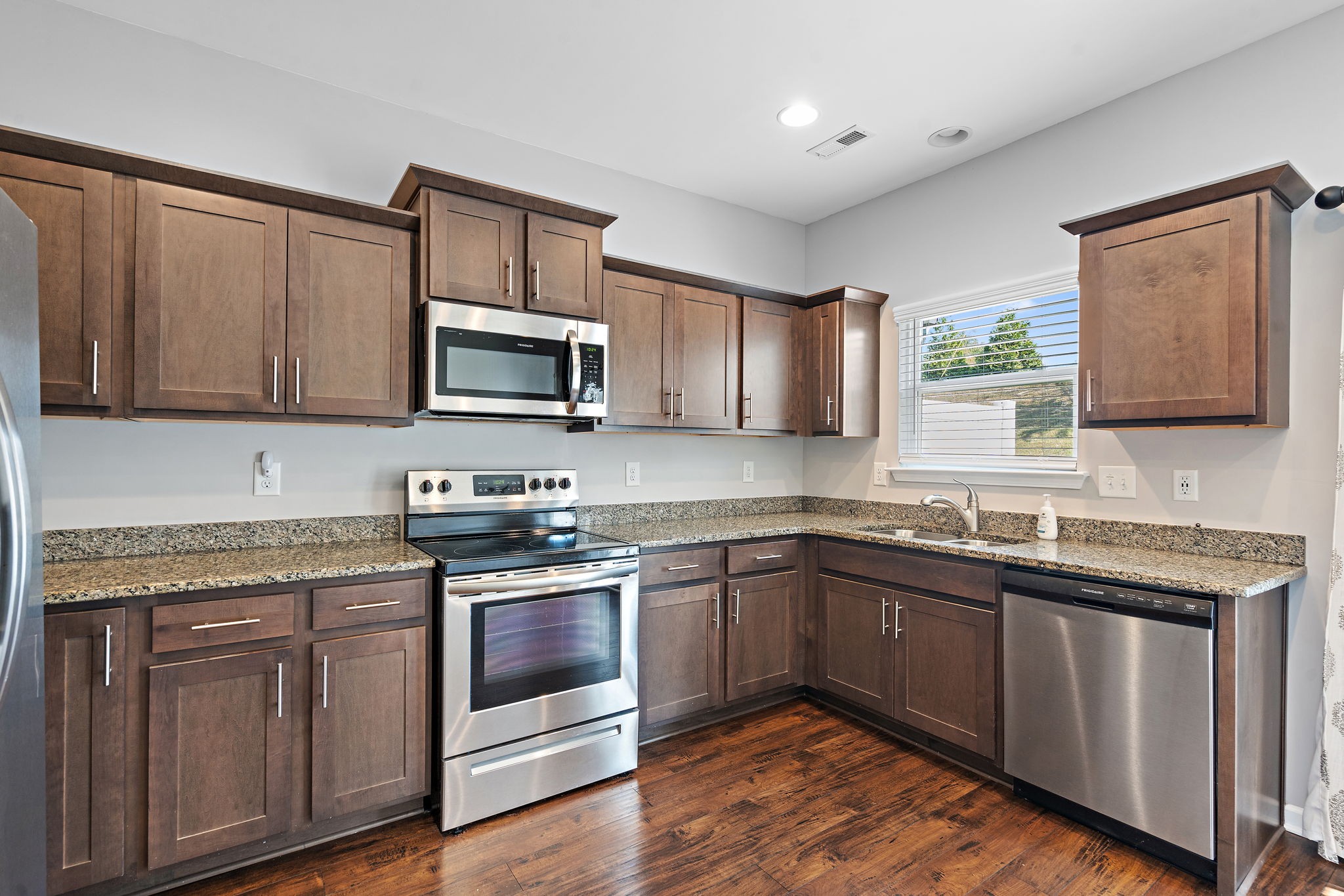 100 Bell Forge Ct Property Photo 8