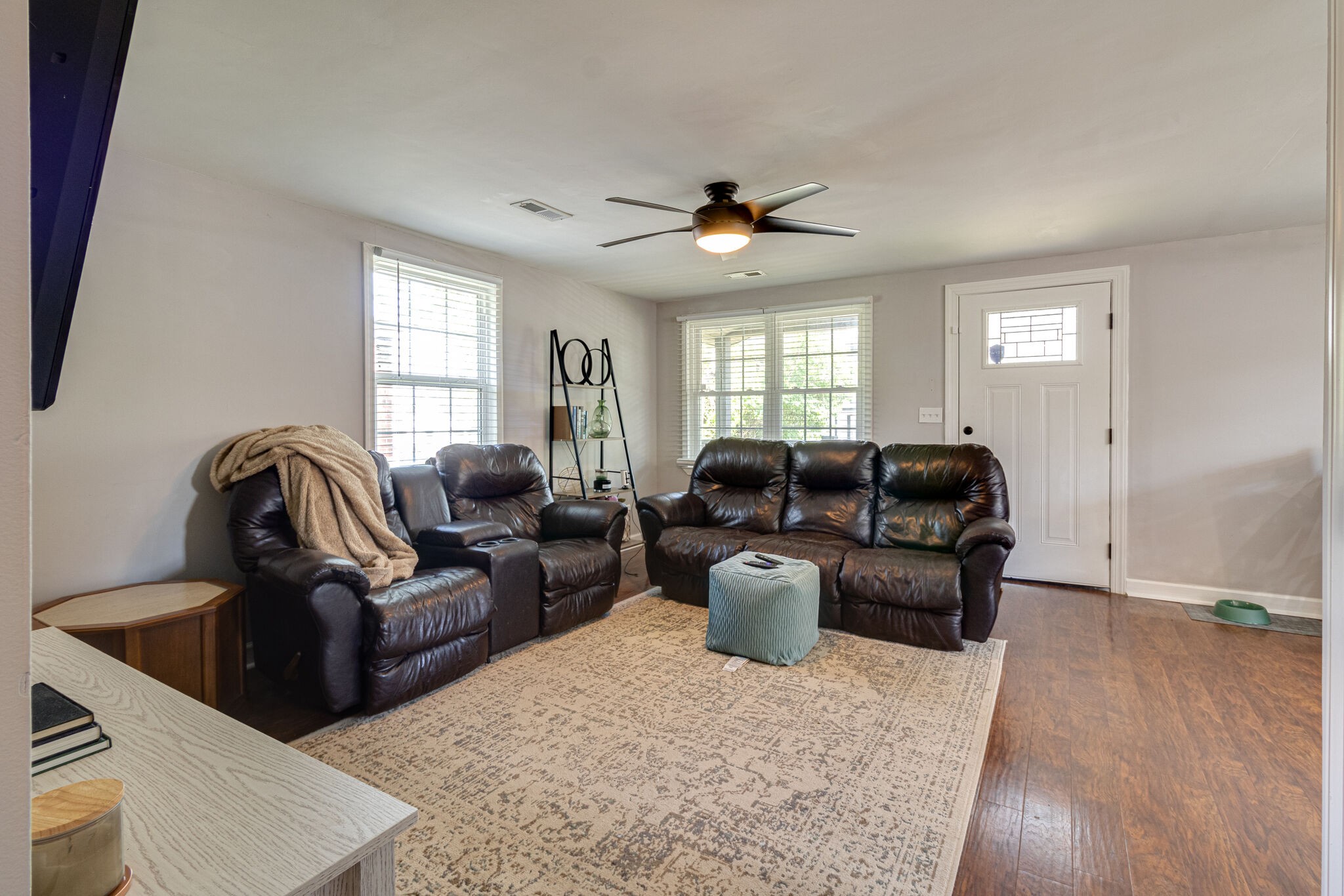 2429 Batavia St Property Photo 6