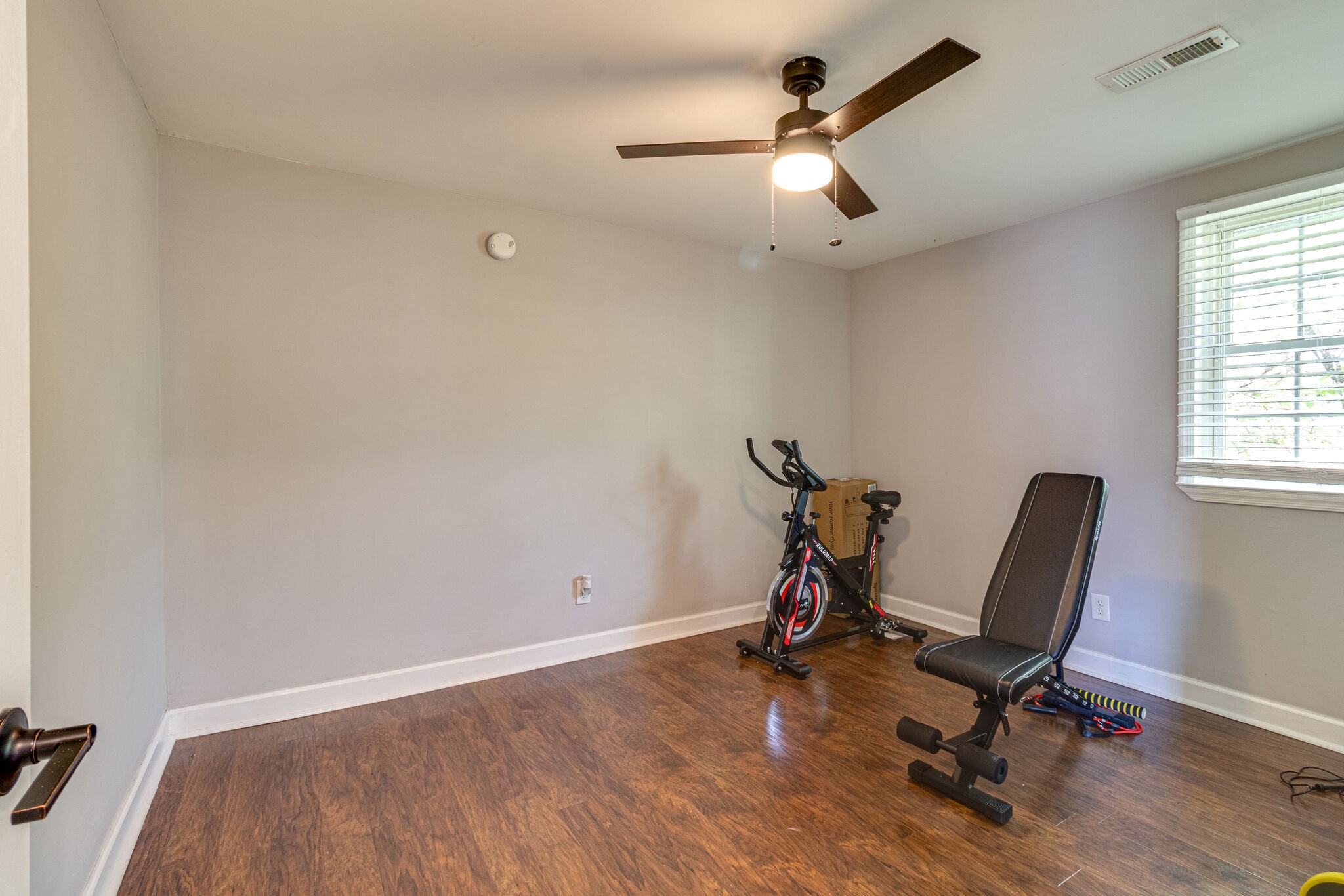 2429 Batavia St Property Photo 14