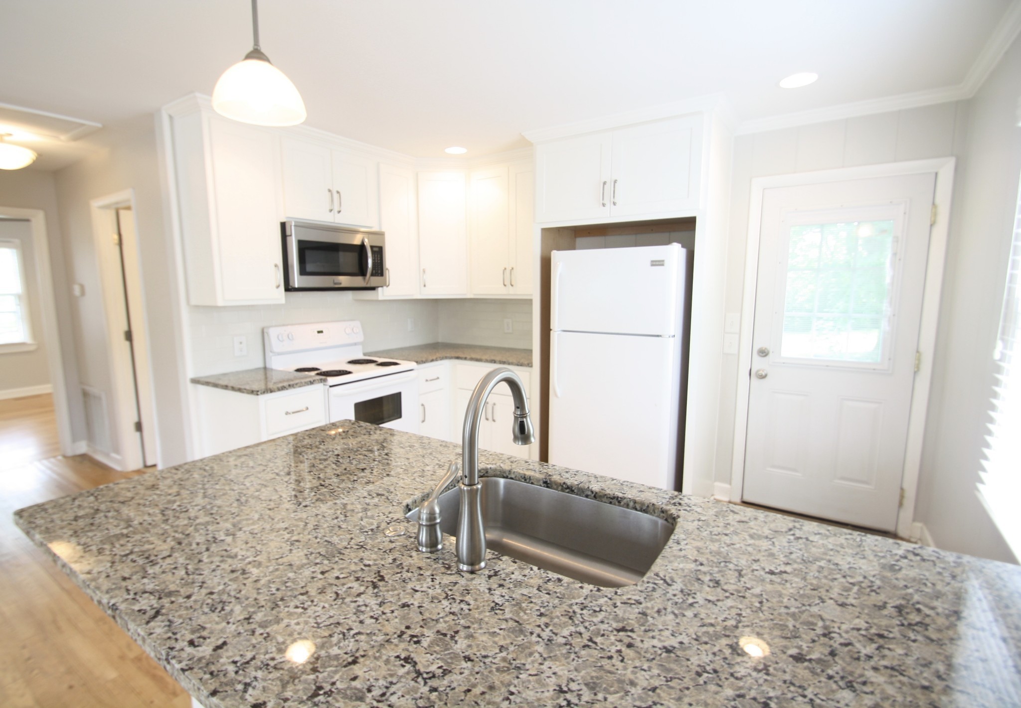 336 Chamberlin St Property Photo 4