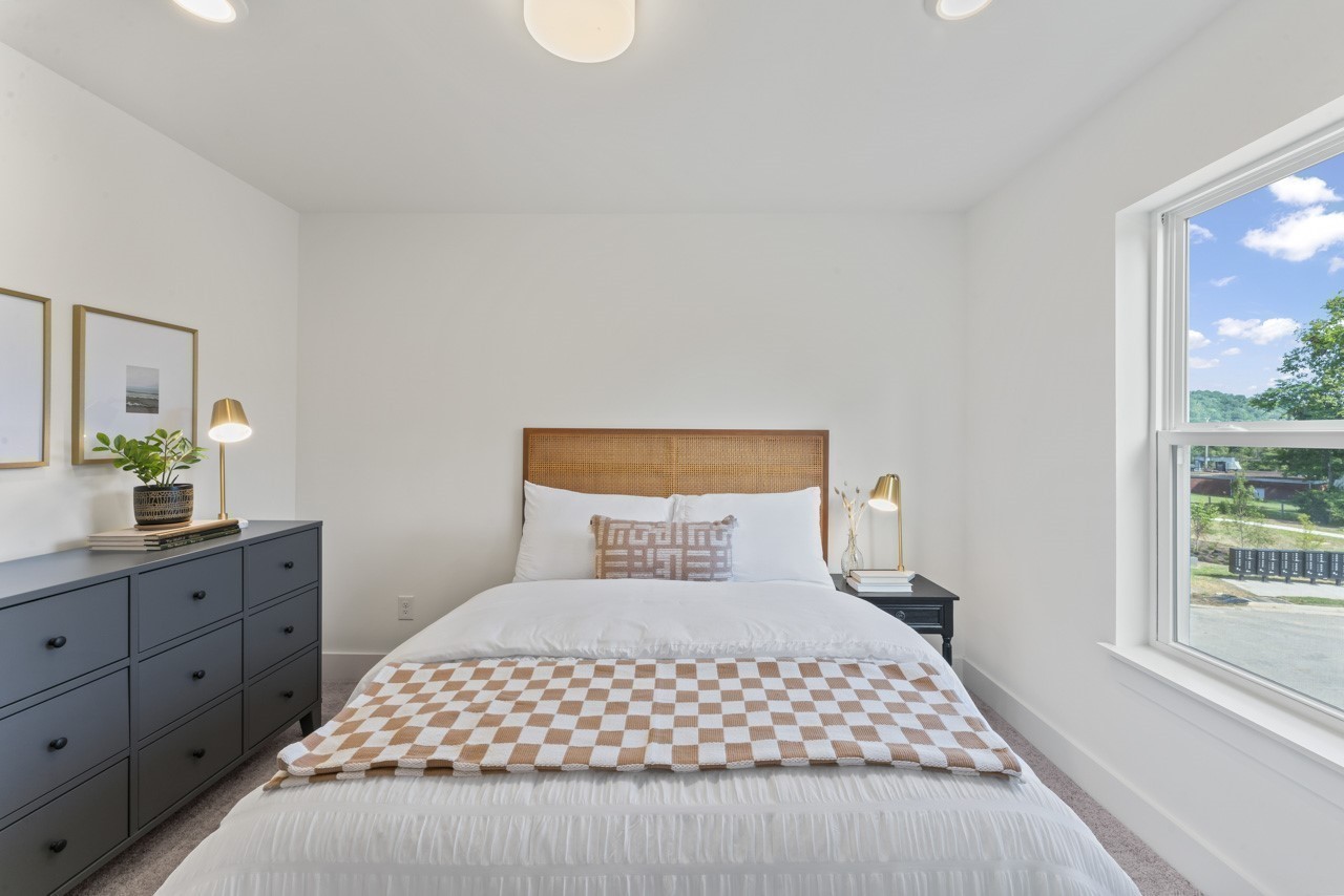 610 Markham Property Photo 13