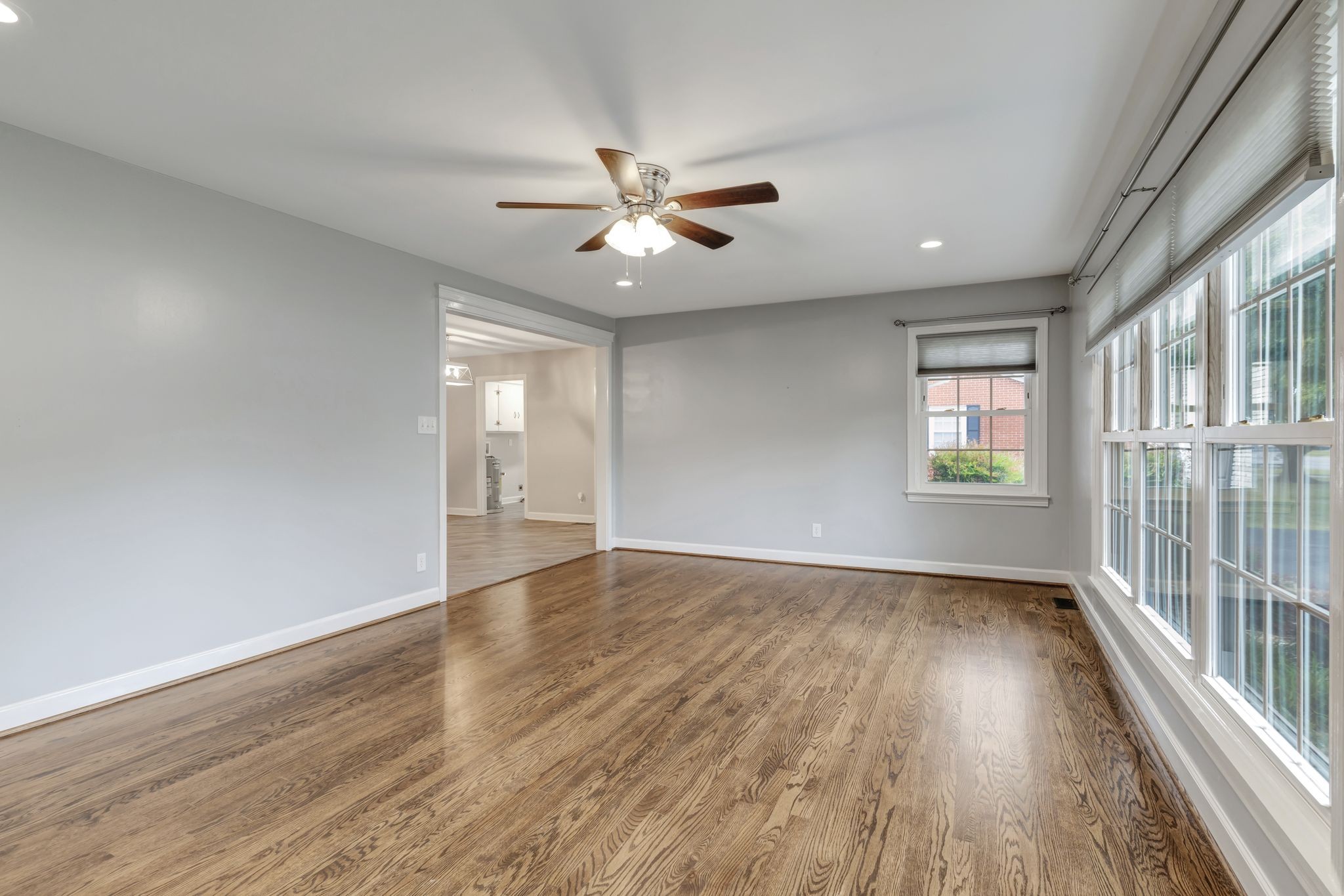 809 S Broadway St Property Photo 4