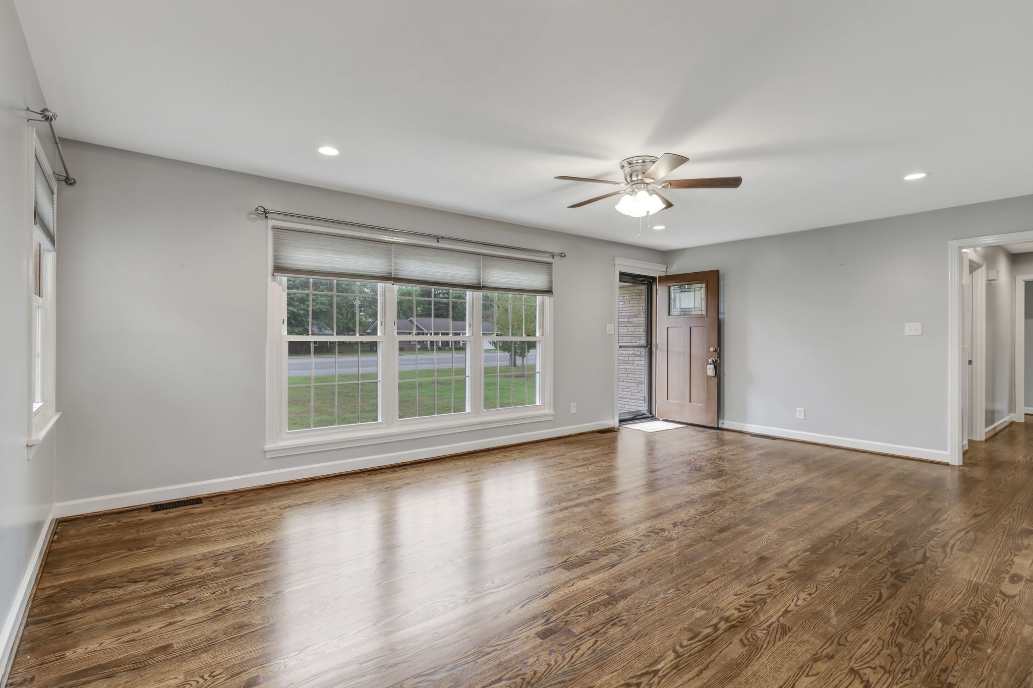 809 S Broadway St Property Photo 5