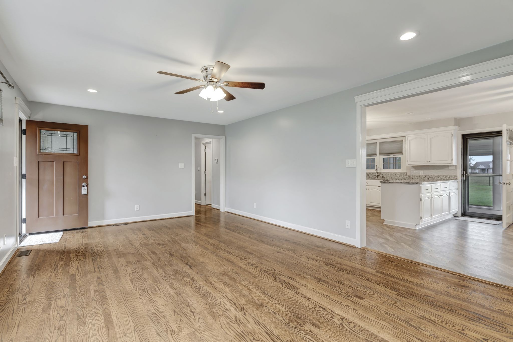 809 S Broadway St Property Photo 6