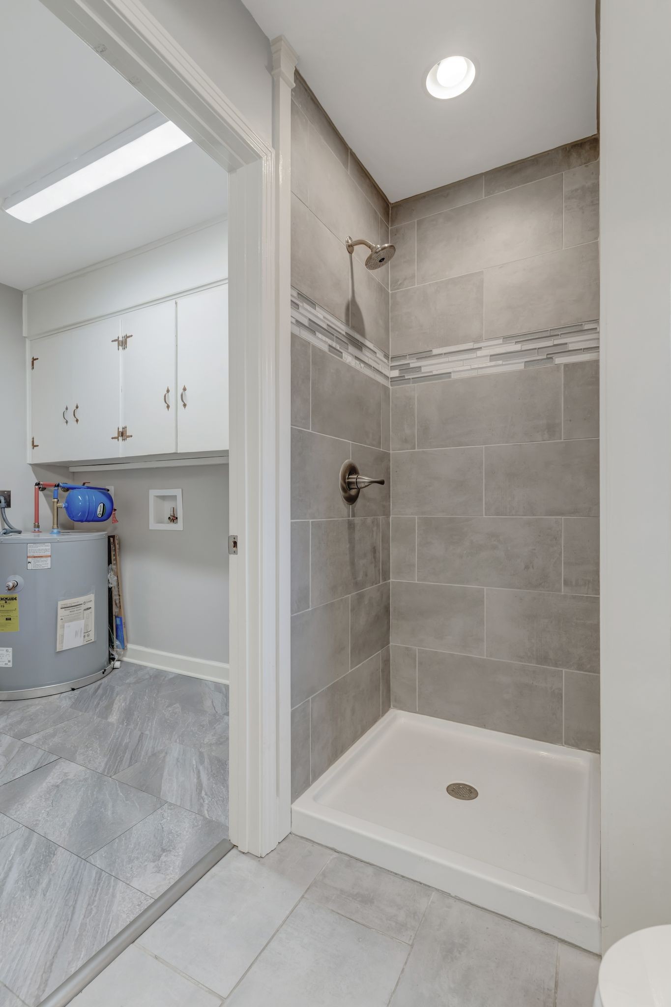 809 S Broadway St Property Photo 14