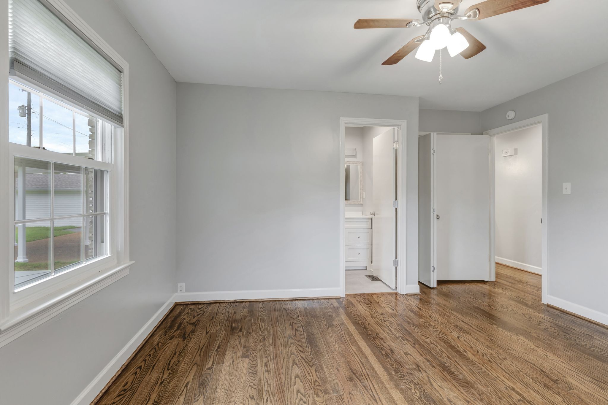 809 S Broadway St Property Photo 22