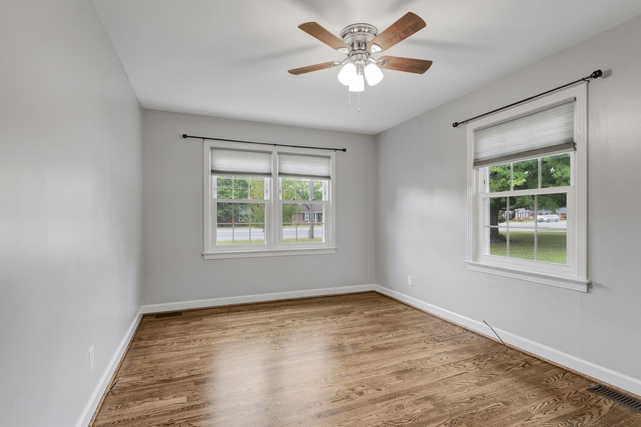 809 S Broadway St Property Photo 24