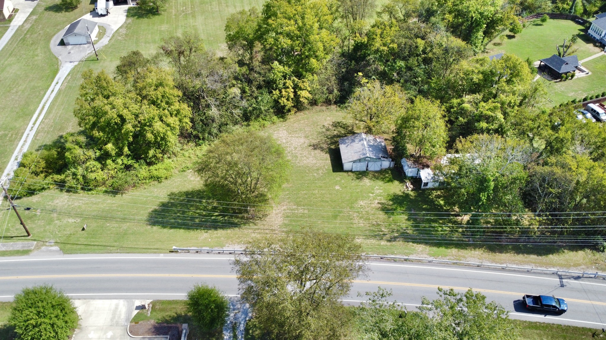 608 New Shackle Island Rd Property Photo