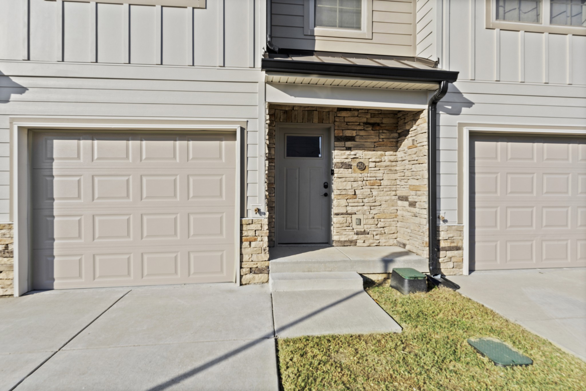 251 Signature Pl Property Photo 2