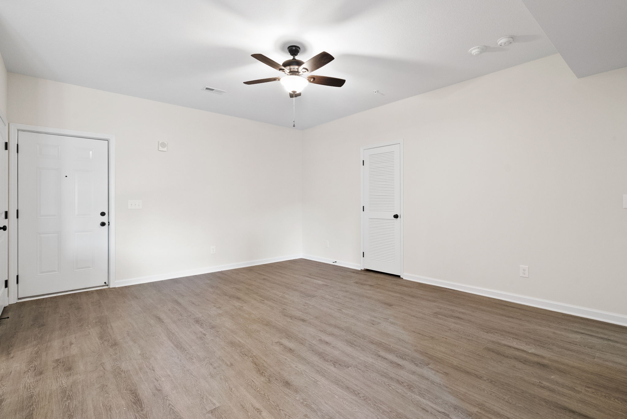 229 E Johnson Circle Property Photo 3