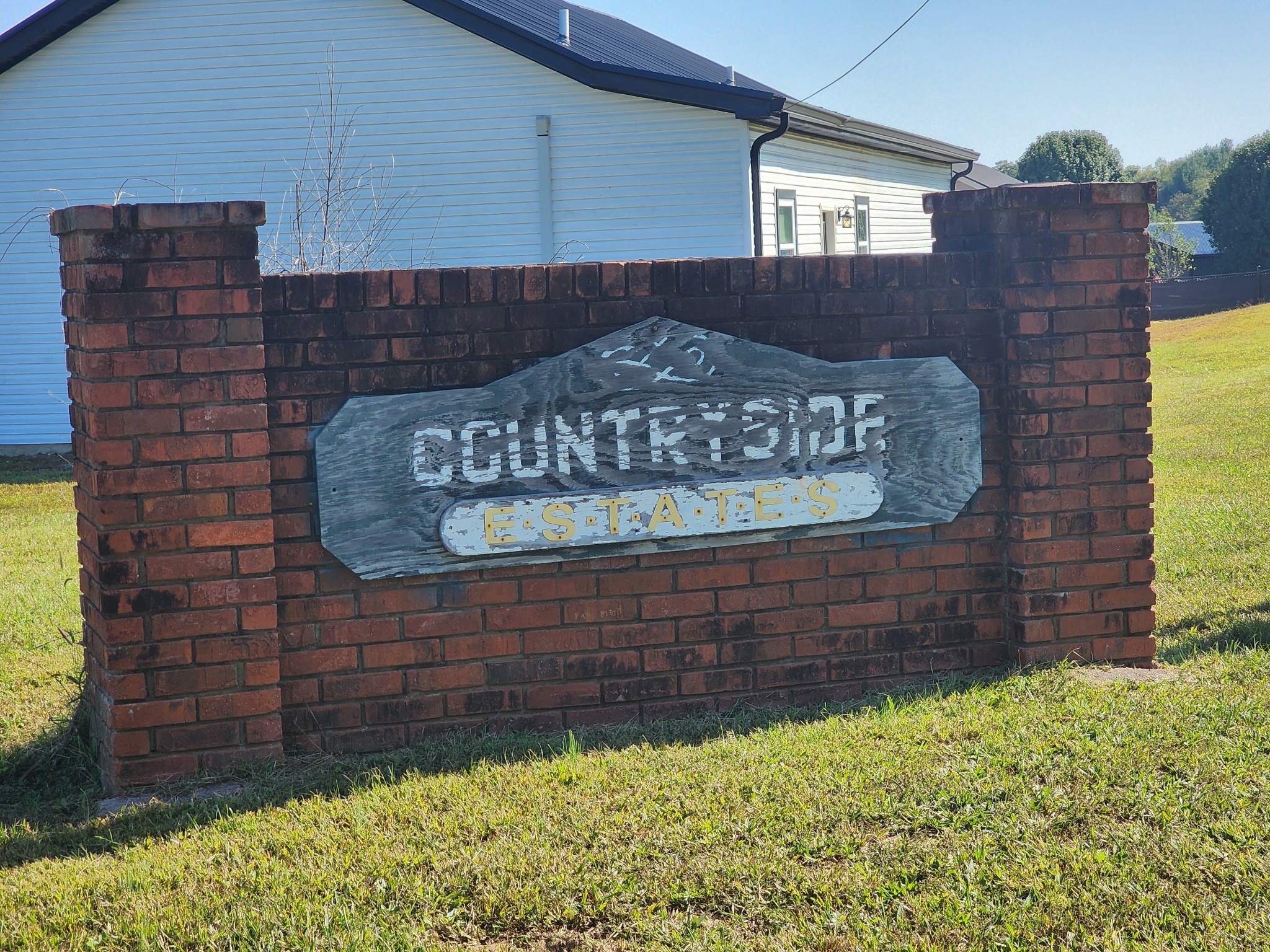 63 Meadowbrook Dr Property Photo 2