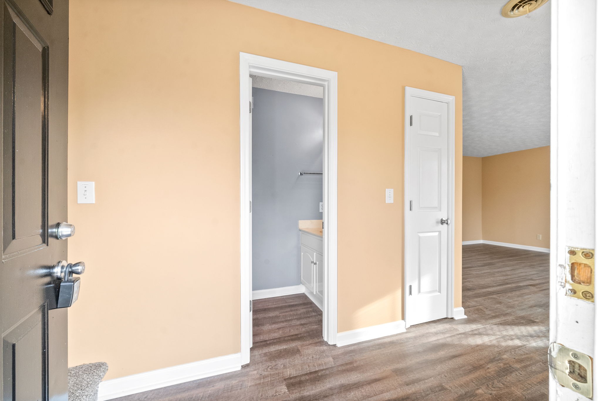 1647 Baltimore Drive Property Photo 5