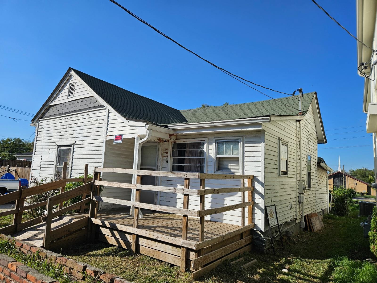 2432 Batavia St Property Photo 2
