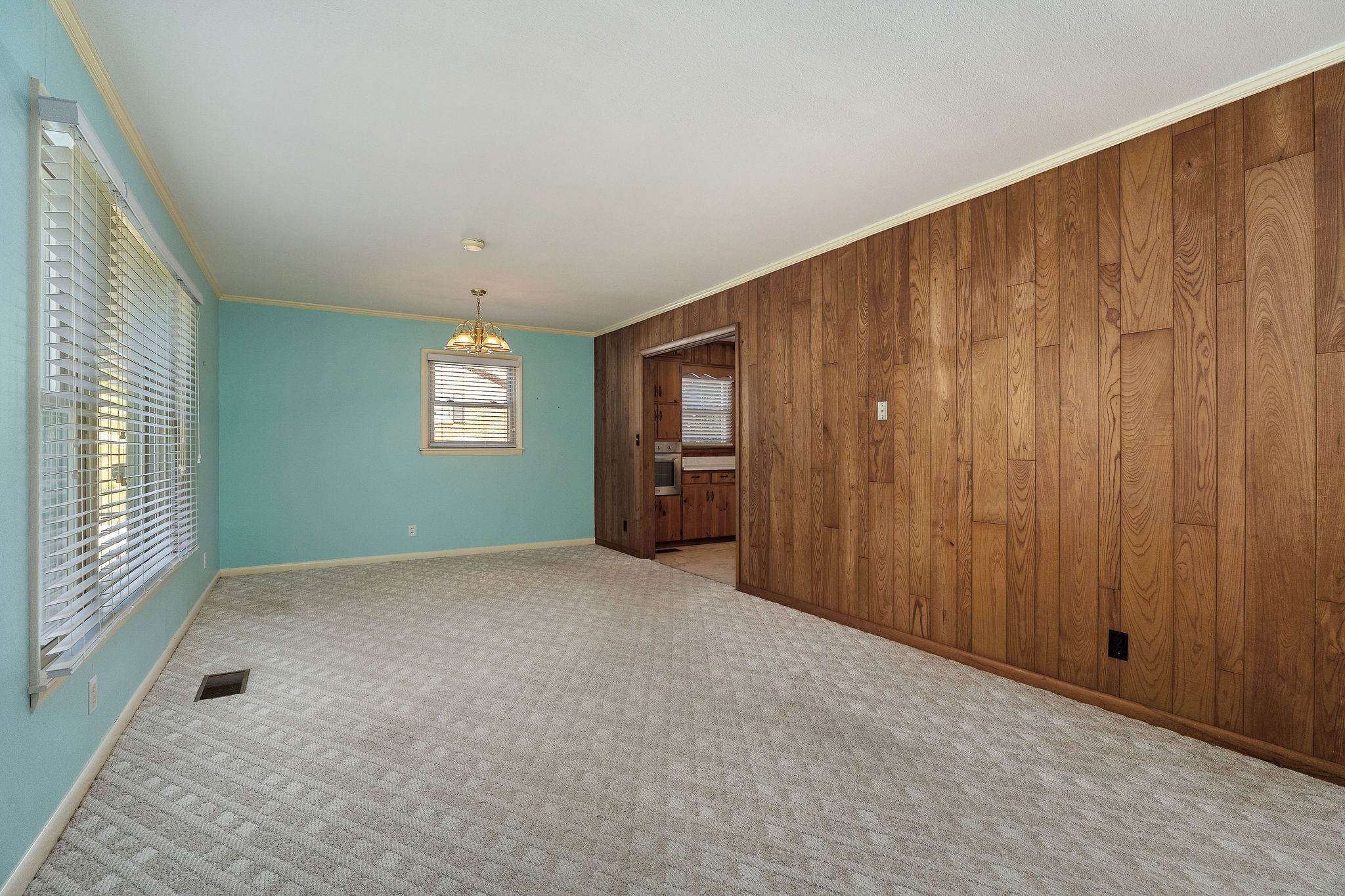 111 Parkview Dr Property Photo 6