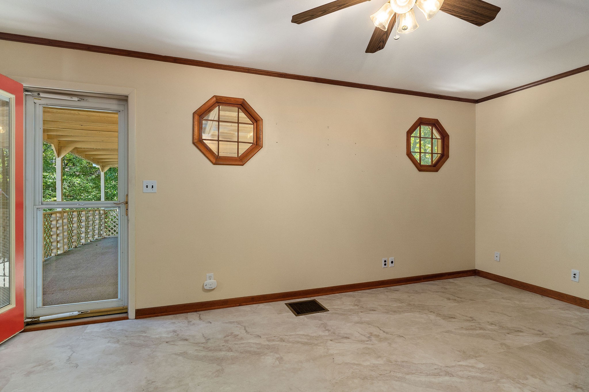 111 Parkview Dr Property Photo 14