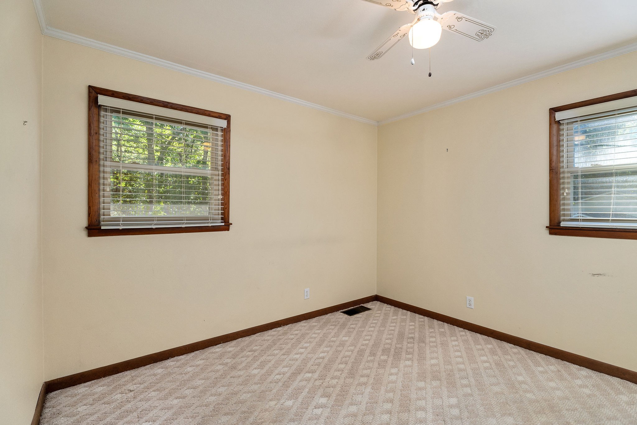 111 Parkview Dr Property Photo 16