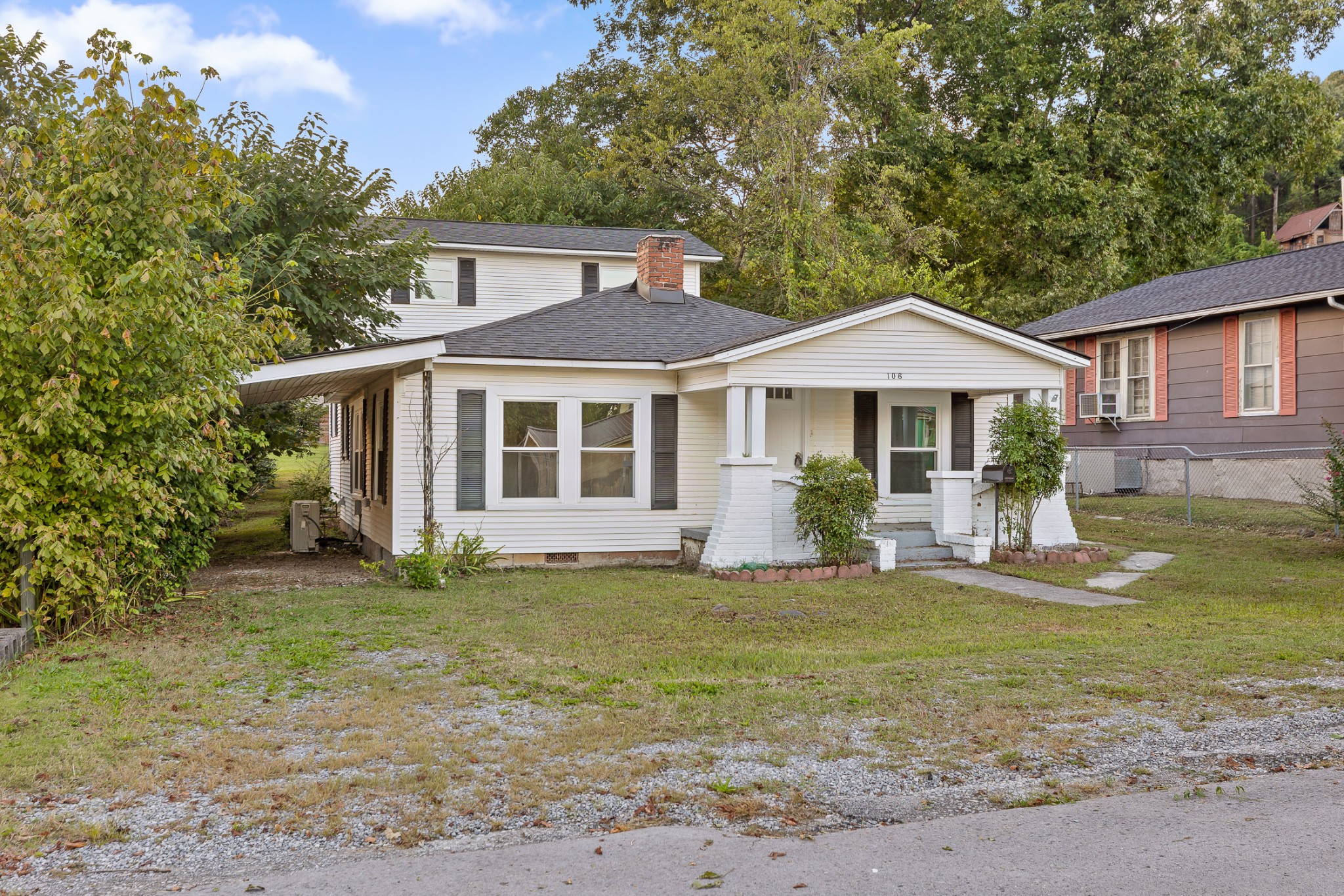 106 Oak Ave Property Photo 4