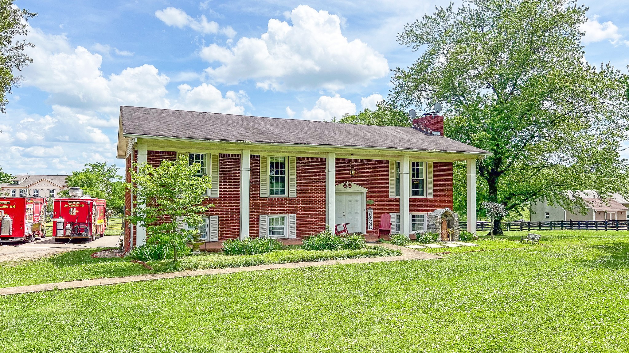 2358 Nashville Hwy Property Photo 3