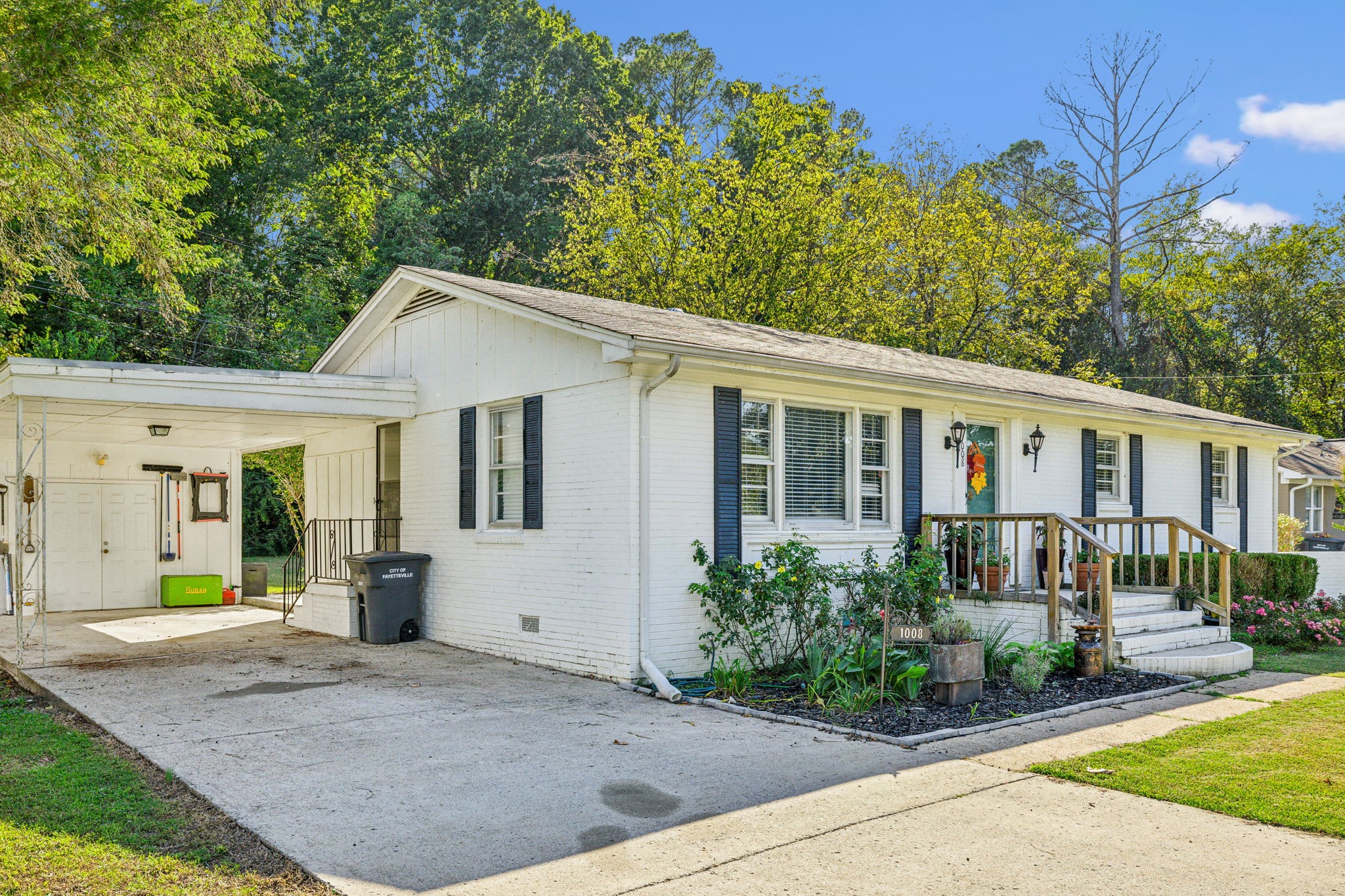 1008 Shady Ln Property Photo 4