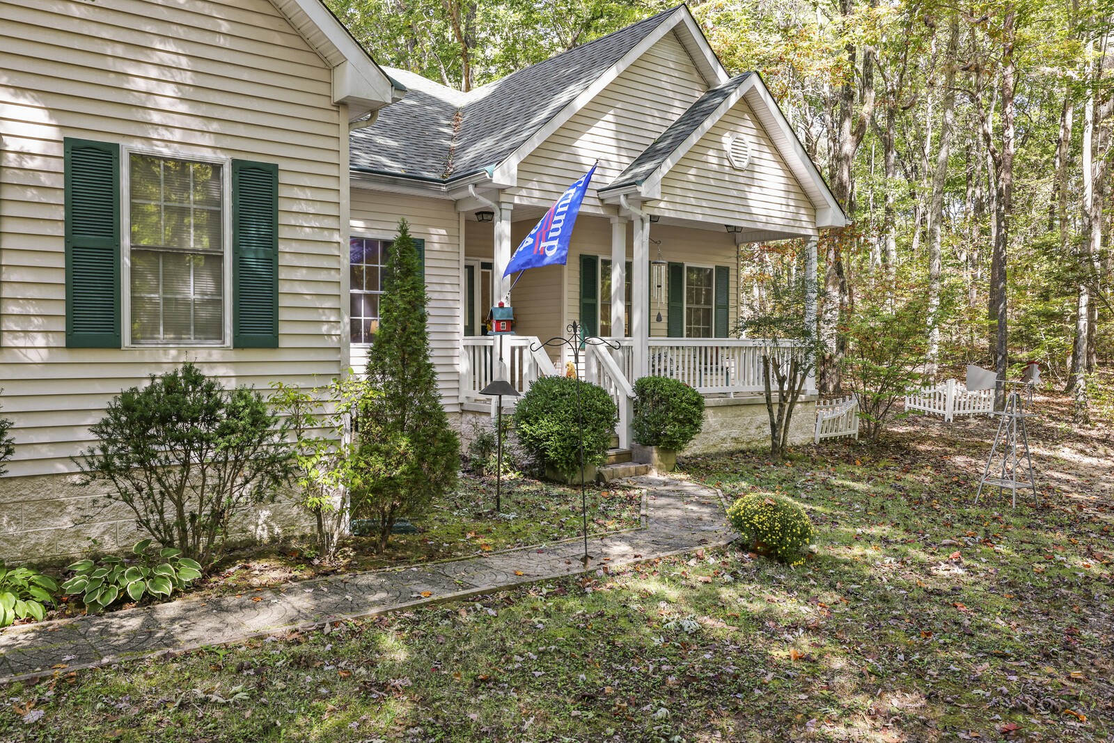 455 Bluff View Dr Property Photo 2