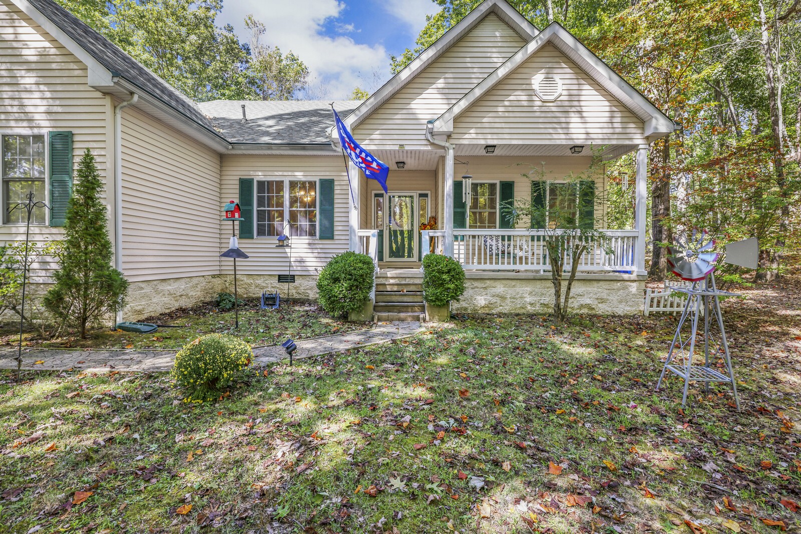 455 Bluff View Dr Property Photo 3
