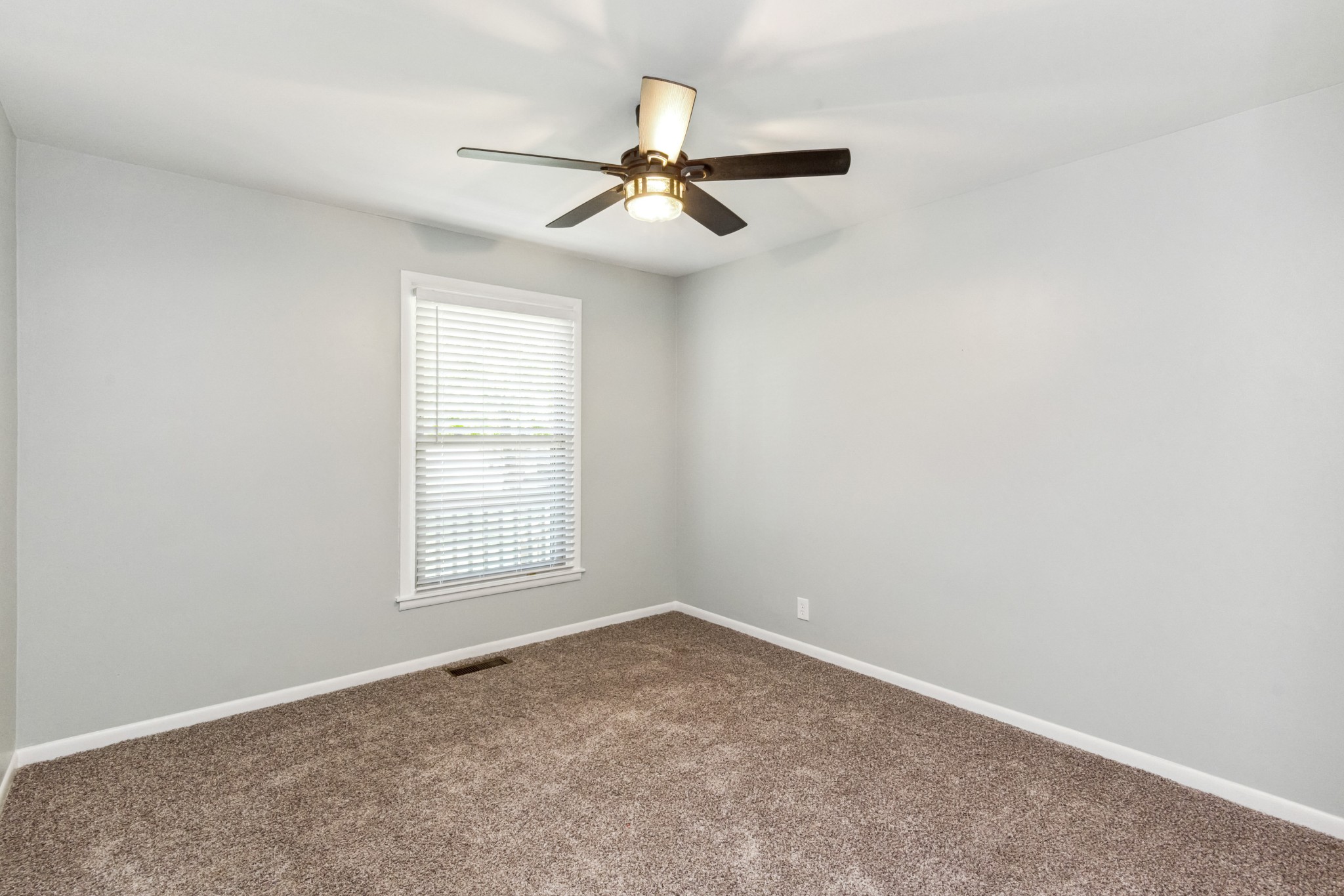 111 Country Club Dr Property Photo 20