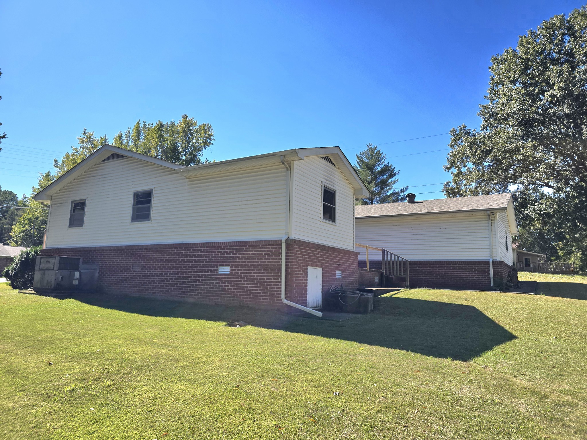 130 Mimosa St Property Photo 6