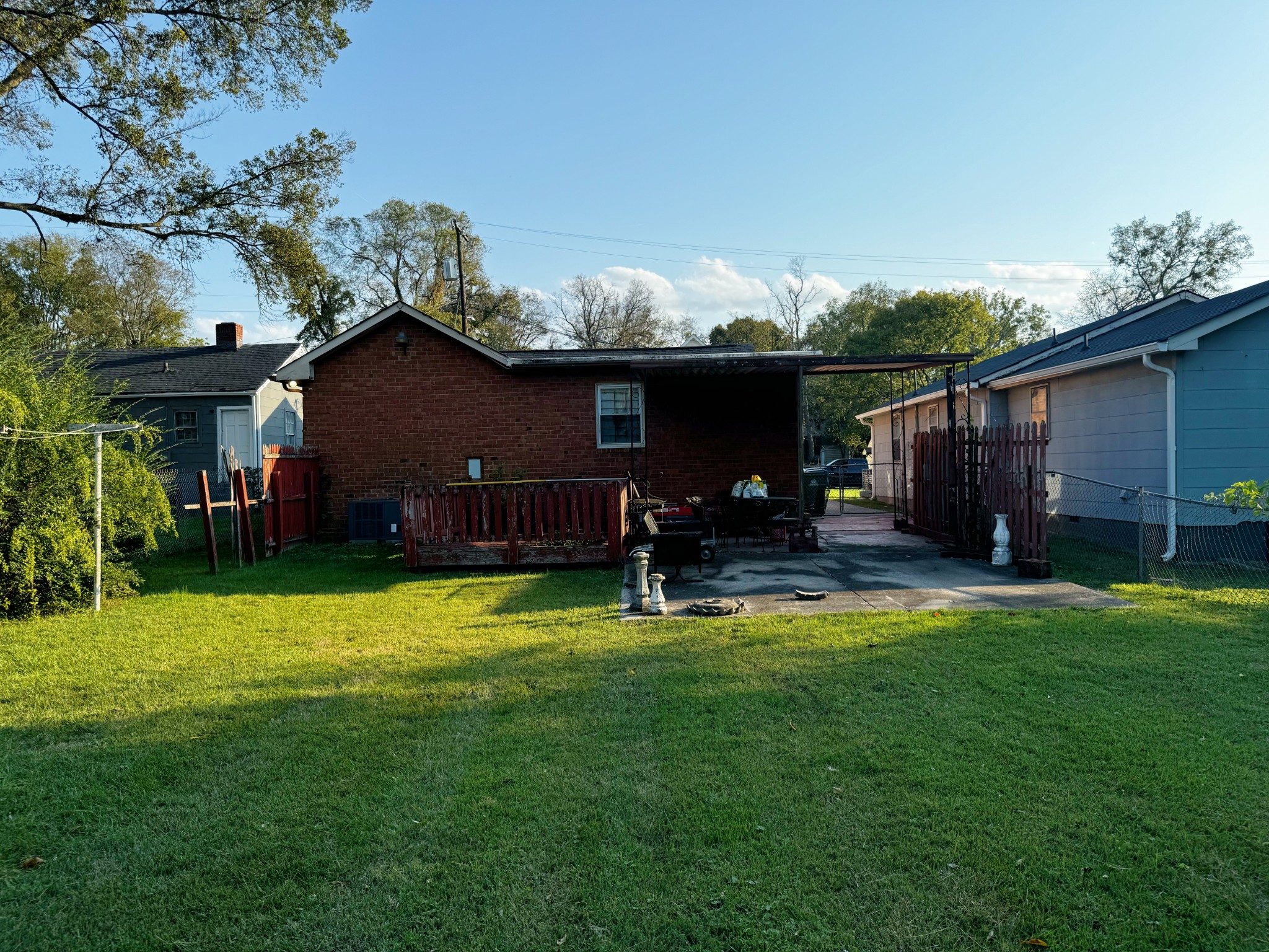 2306 Alameda St Property Photo 7