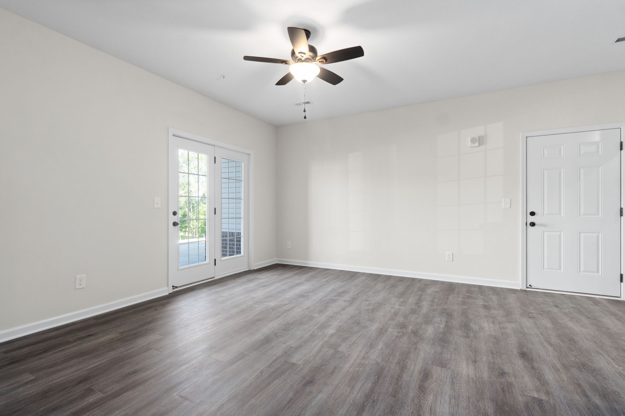 229 E Johnson Circle Property Photo 2