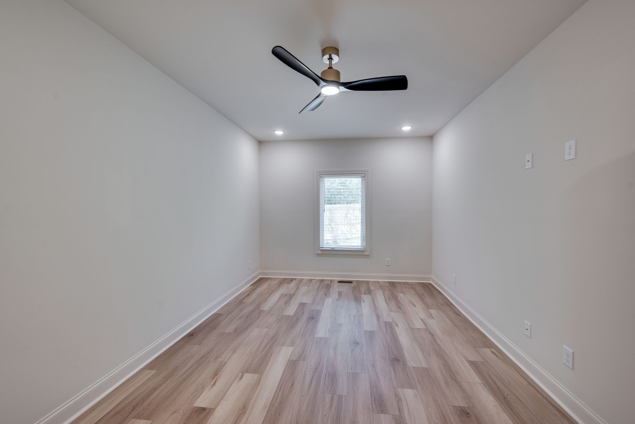 2401b Inga St Property Photo 11