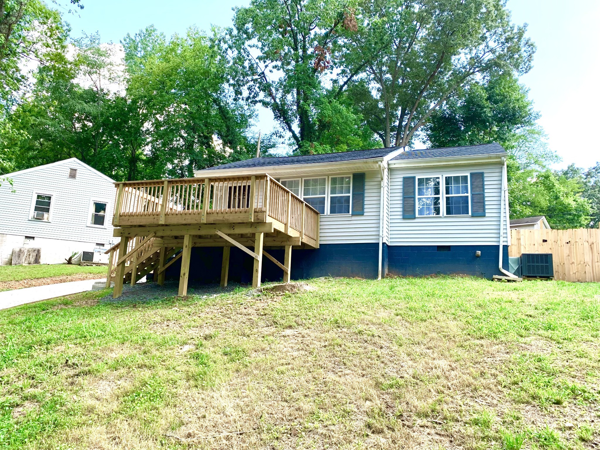 714 Woodlawn Dr Property Photo 1