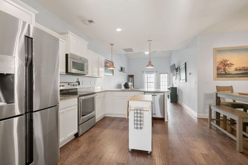 2026 Abbingdon Way Property Photo 3