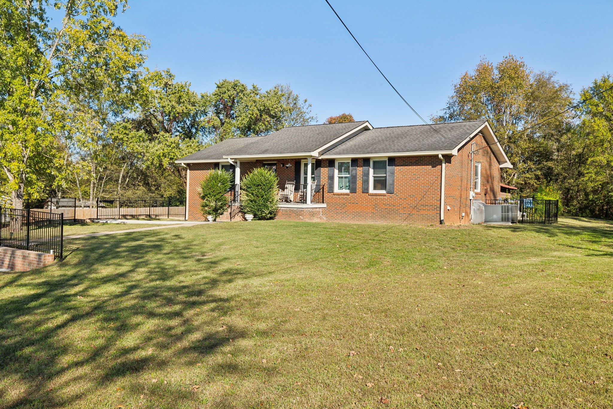 833 Leeville Rd Property Photo 2