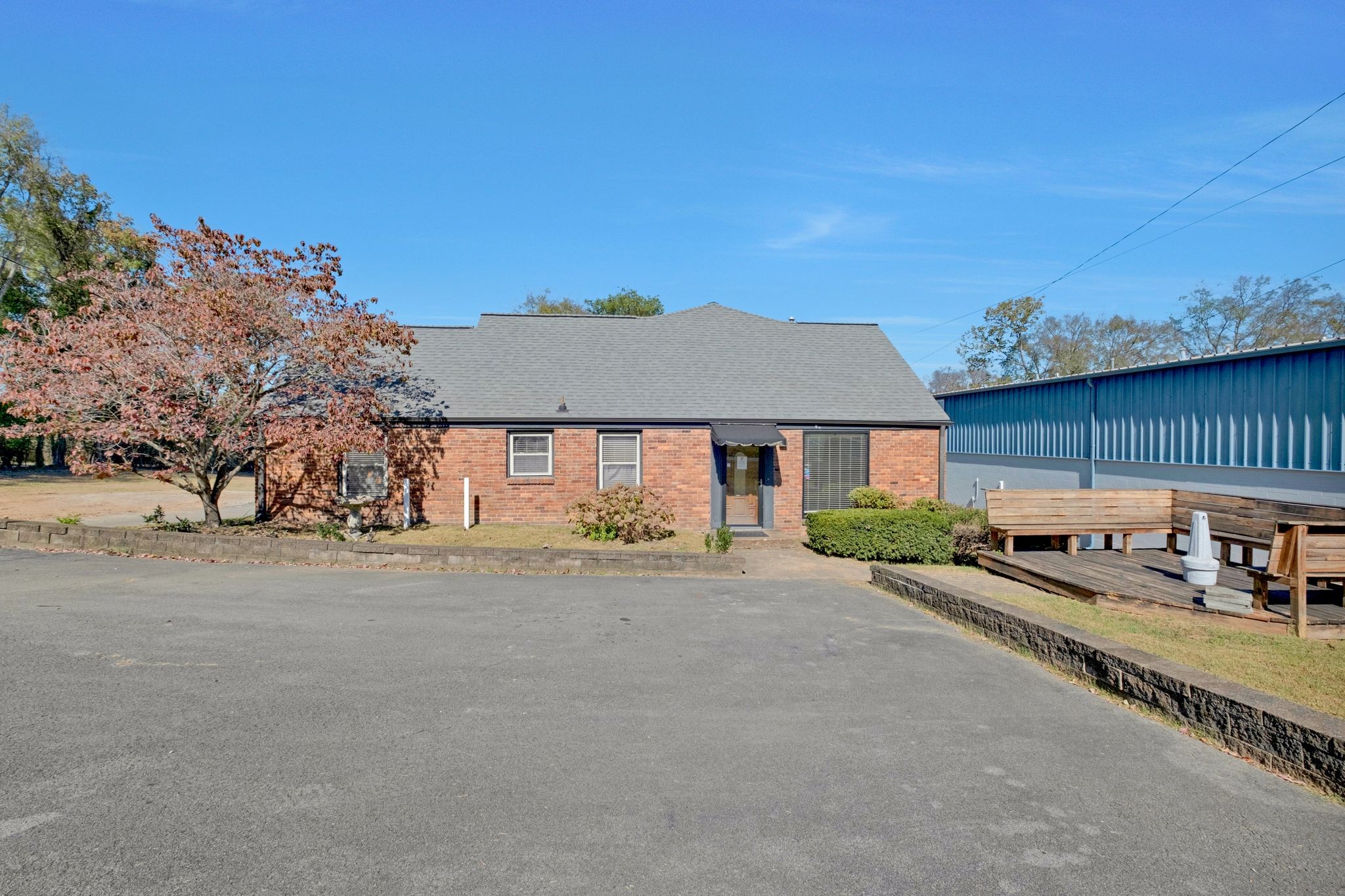 2730 Larmon Ave Property Photo