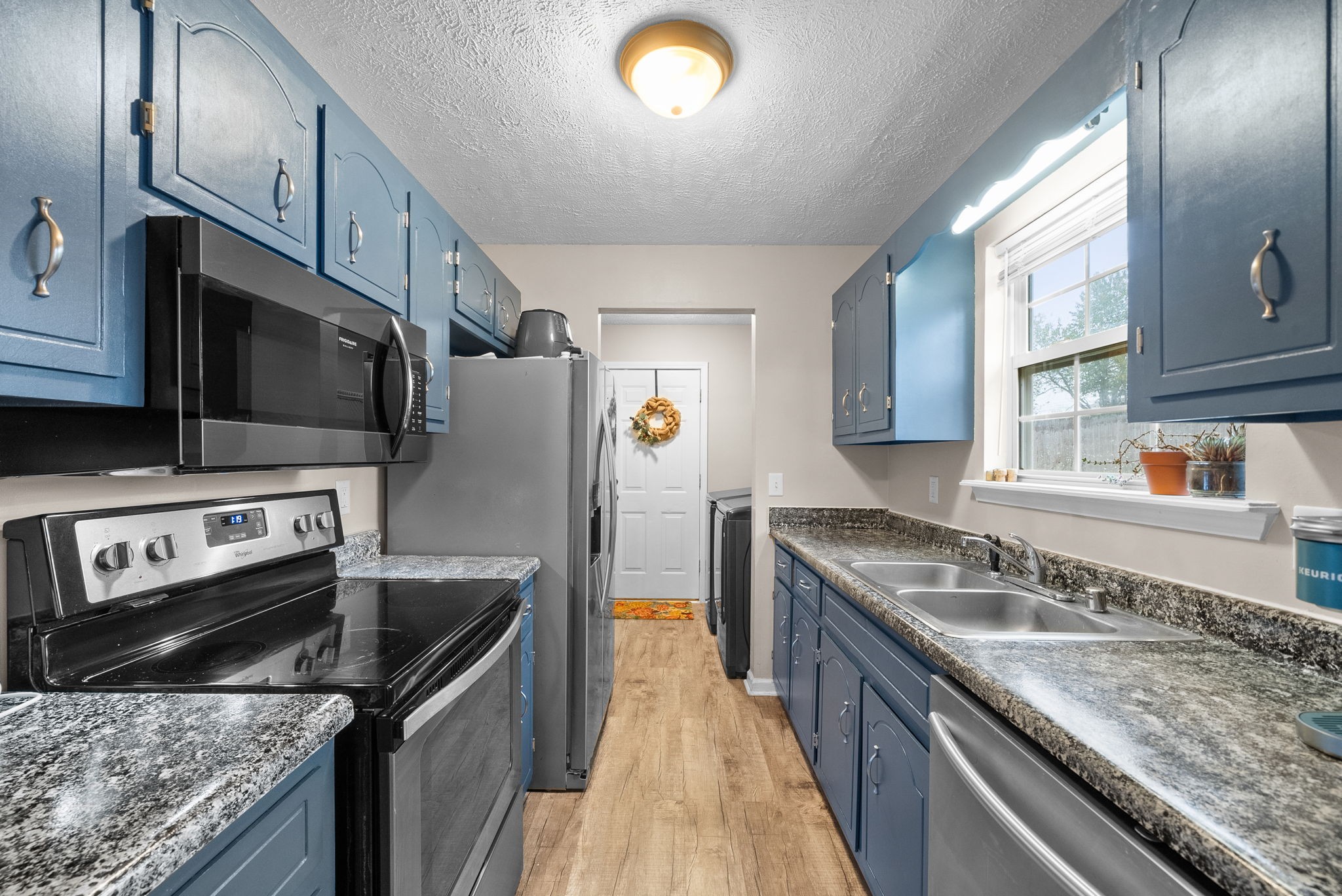 223 Golden Pond Ave Property Photo 6