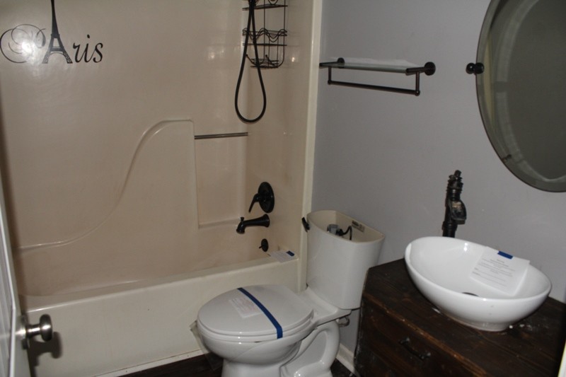 417 Cunningham Ln Property Photo 6