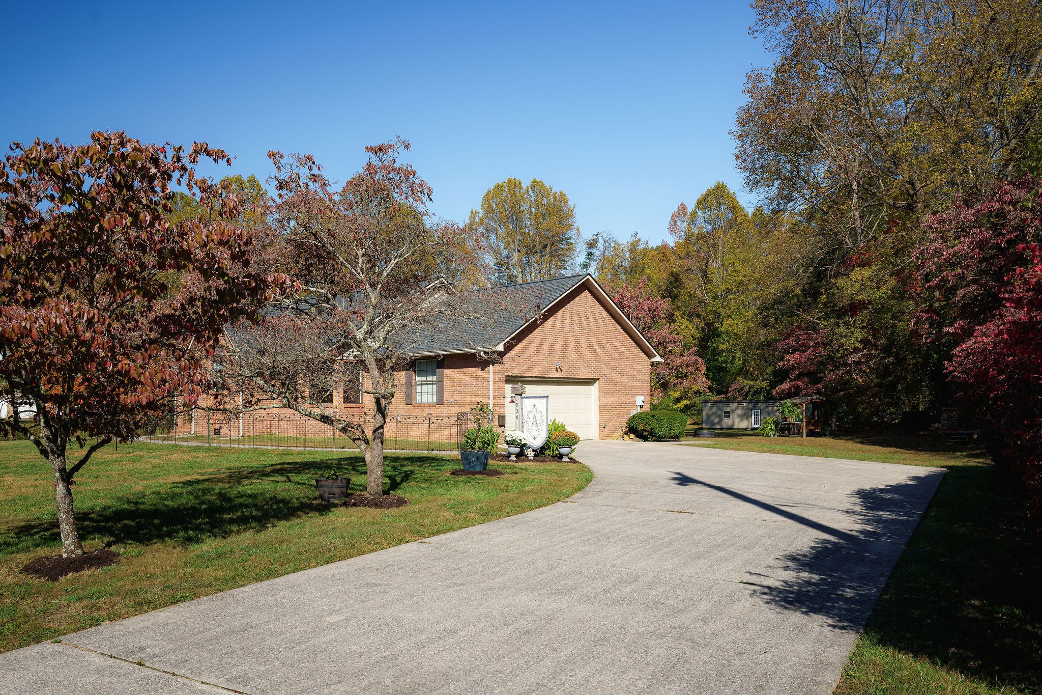 236 Stratford Dr Property Photo 5