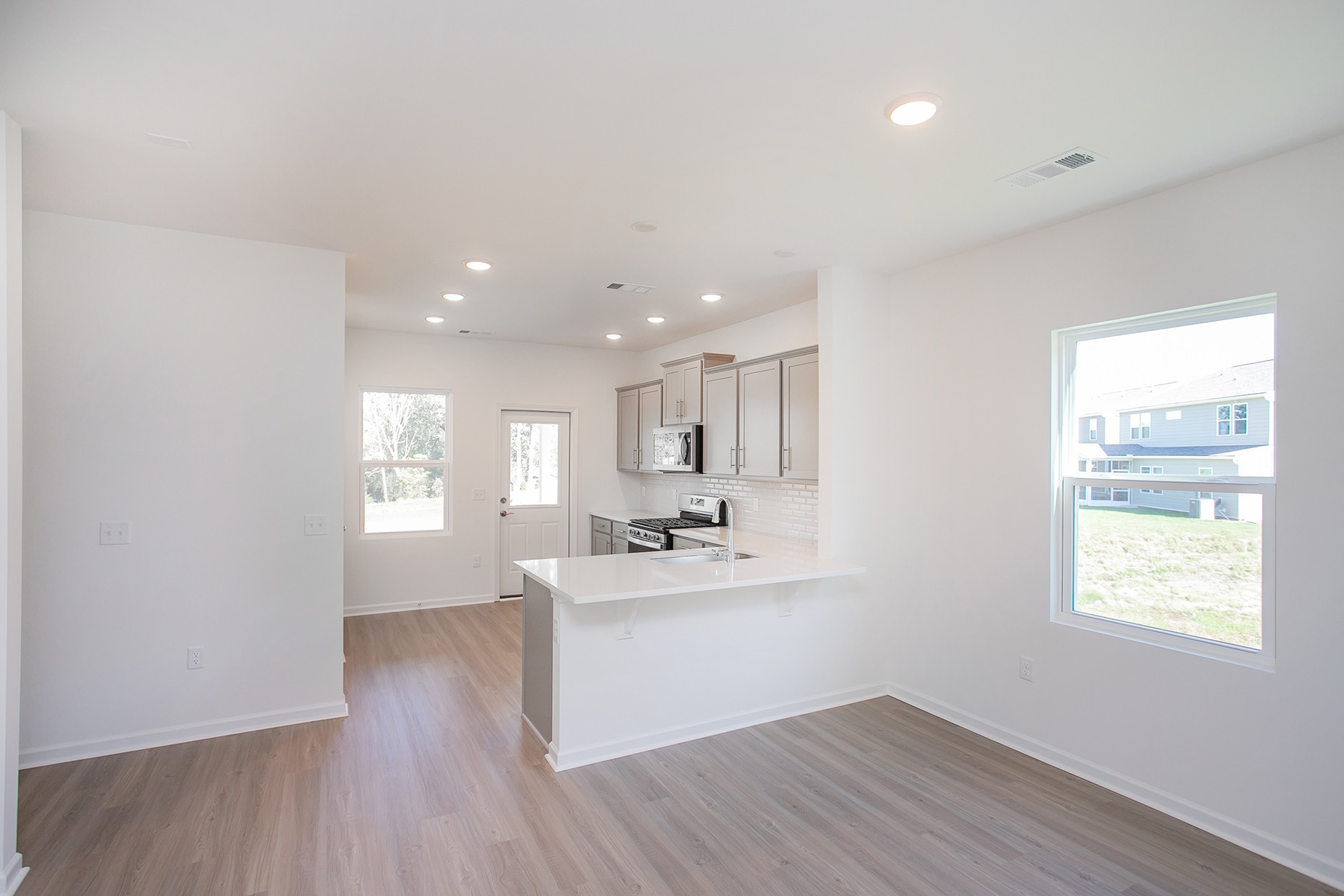 469 Brook Ave Property Photo 5