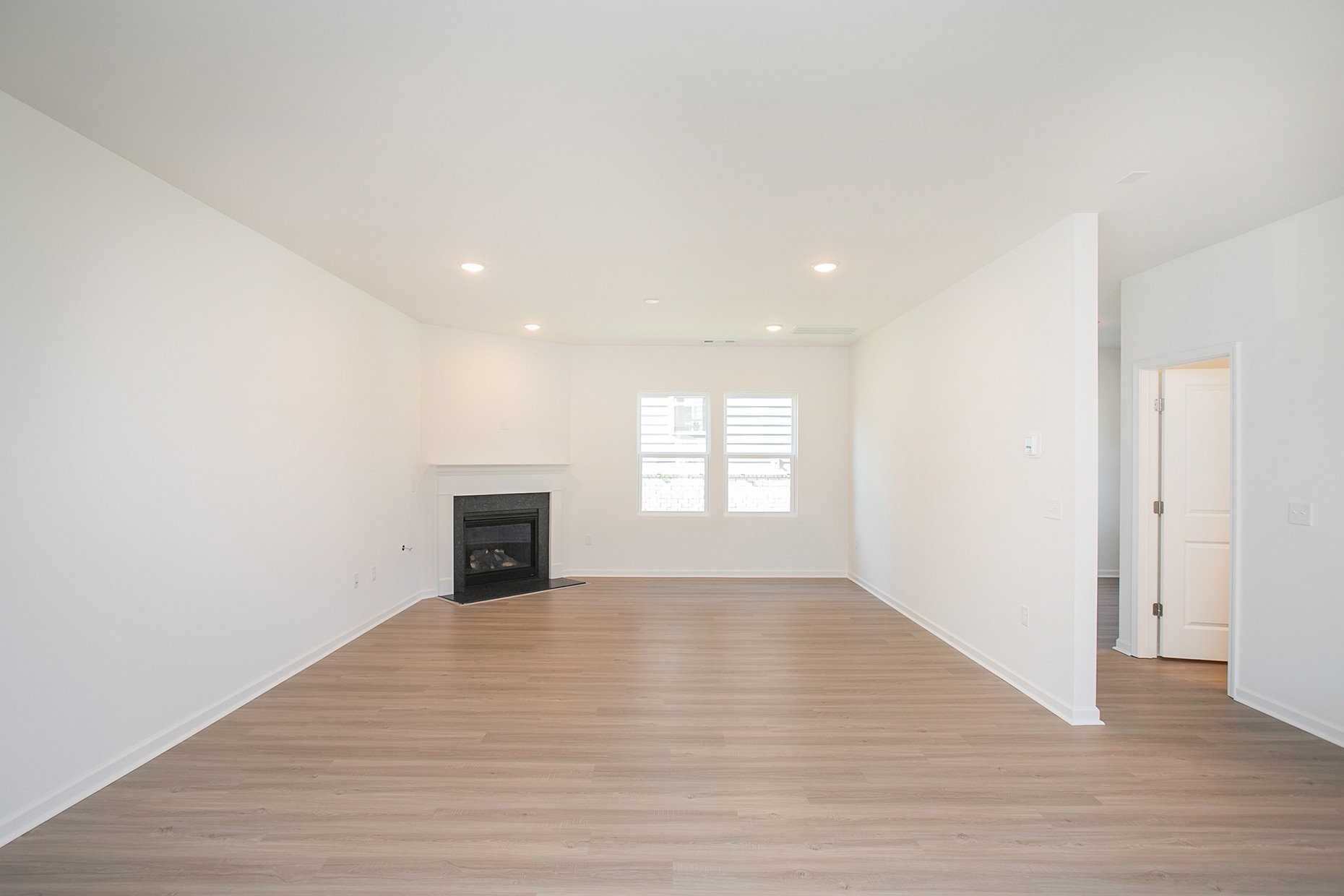 469 Brook Ave Property Photo 6