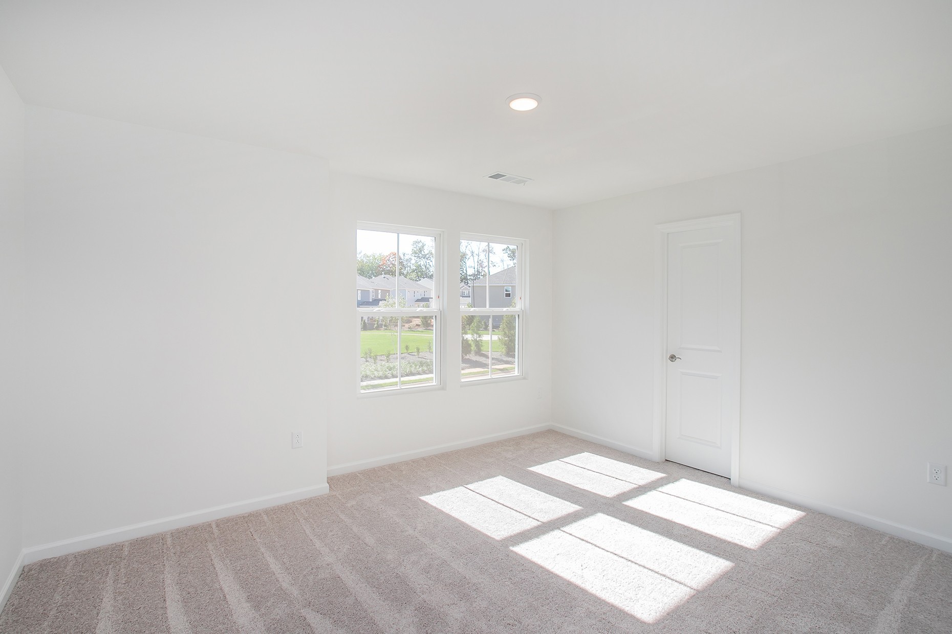 469 Brook Ave Property Photo 12