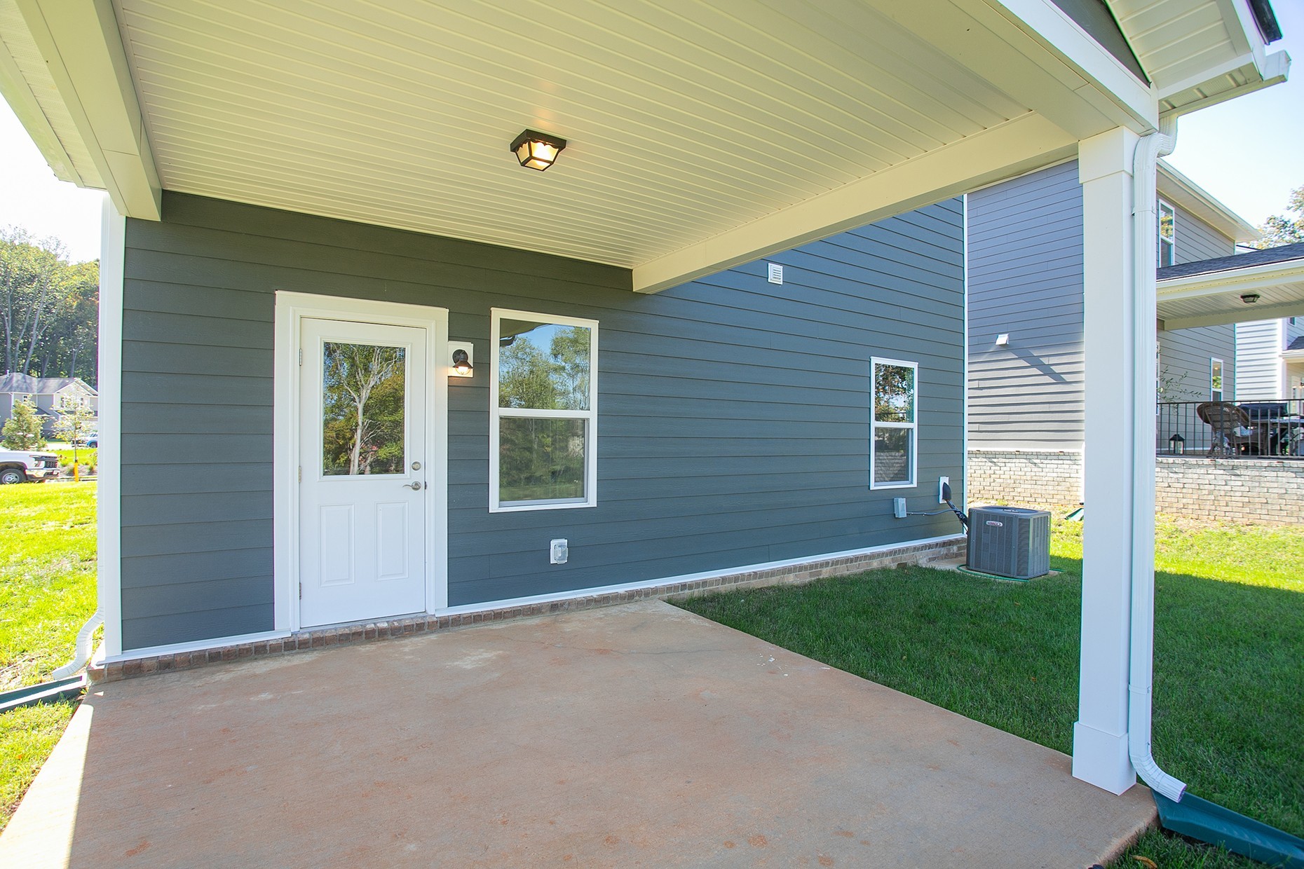 469 Brook Ave Property Photo 17