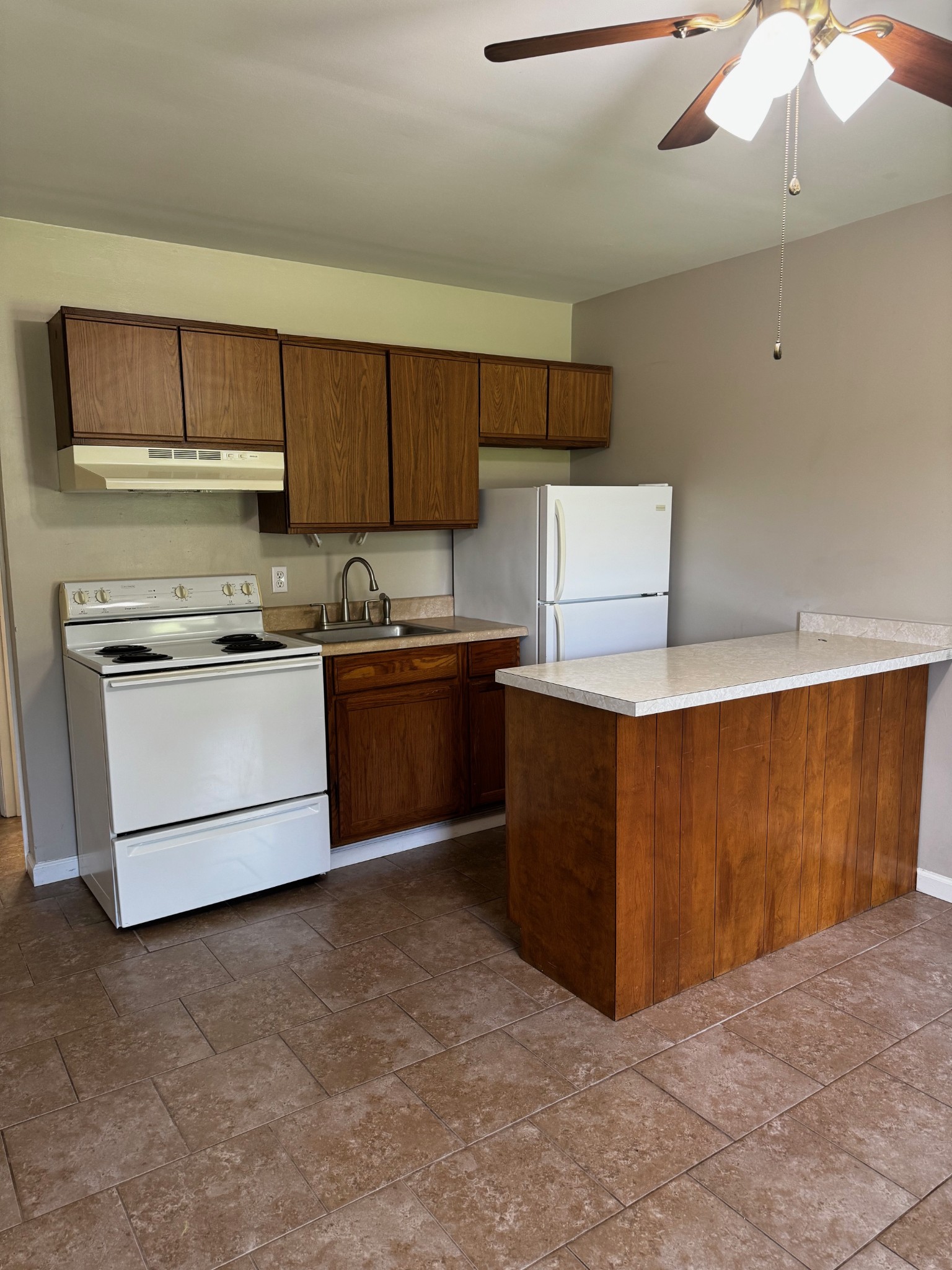 184 Gwyndaland Dr Property Photo 2