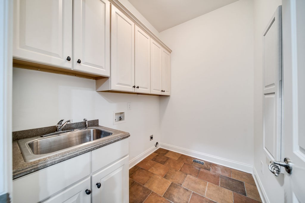 100 Gaston St Property Photo 31