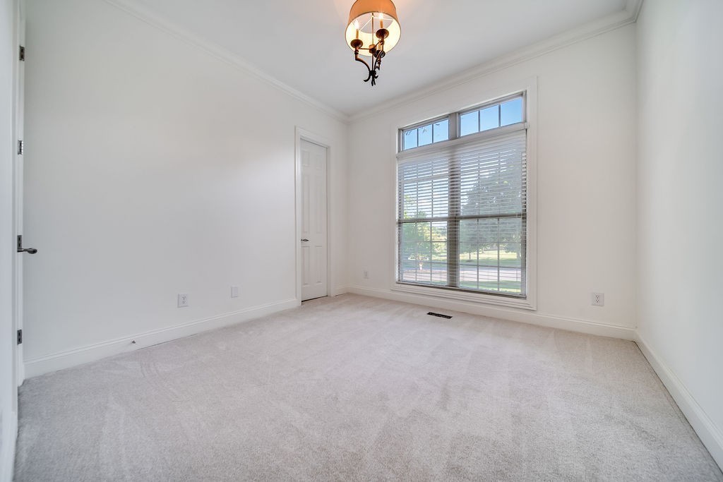 100 Gaston St Property Photo 43