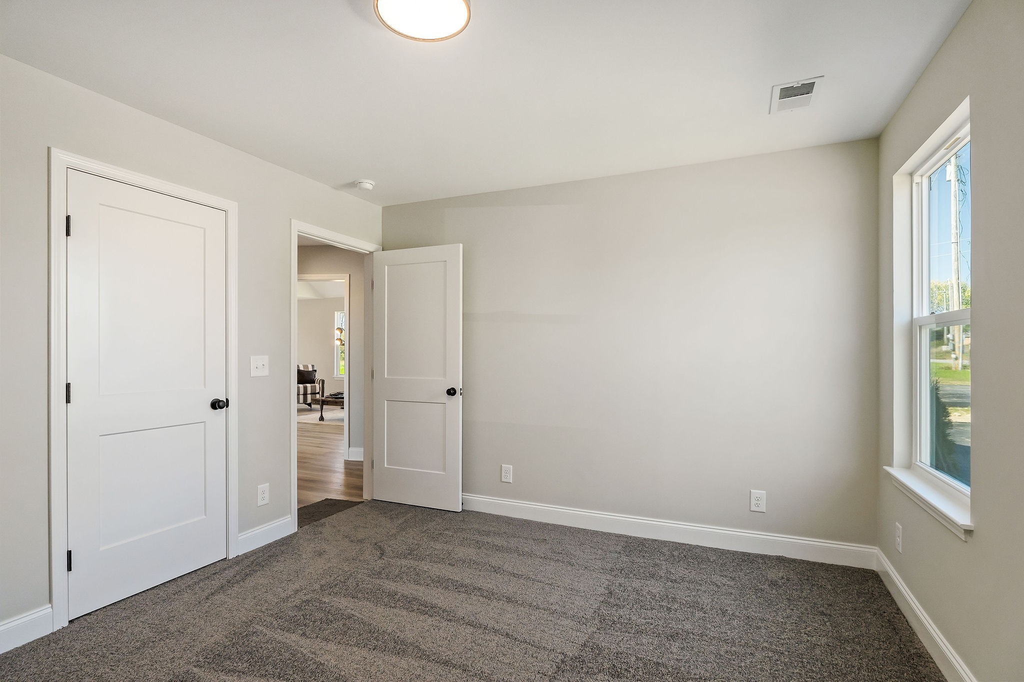 150 Remington Dr Property Photo 5